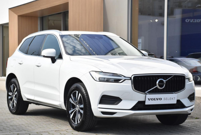 Volvo XC60 B4 AWD MOMENTUM AUT 1maj. CZ 2.0 Momentum