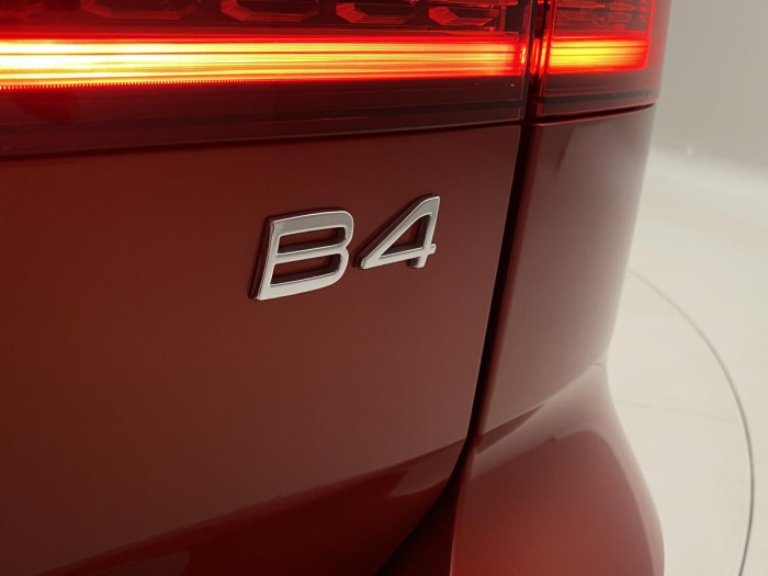 Volvo V60 B4 MOMENTUM AUT REZERVACE 2.0 Momentum