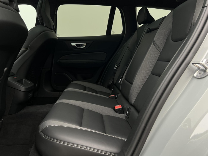 Volvo V60 B4 PLUS DARK AUT 1.maj.