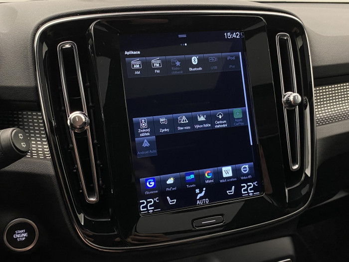 Volvo XC40 T4 AWD R-DESIGN REZERVACE