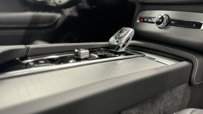 Volvo XC90 T8 AWD ULTIMATE DARK REZERVACE