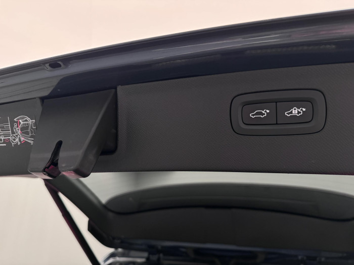 Volvo XC90 B5 AWD R-DESIGN AUT CZ