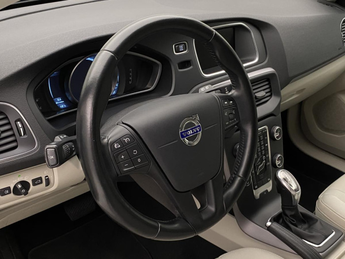 Volvo V40 D3 NAVIGACE AUT REZERVACE 2.0 d