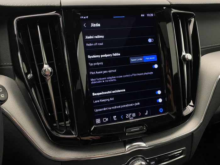 Volvo XC60 B5 AWD R-DESIGN AUT