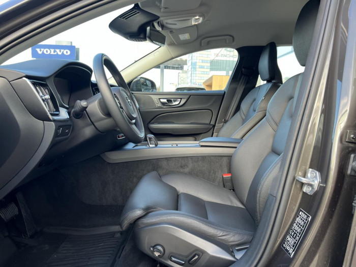 Volvo V60 CROSS COUNTRY B4 AWD Aut 1.maj