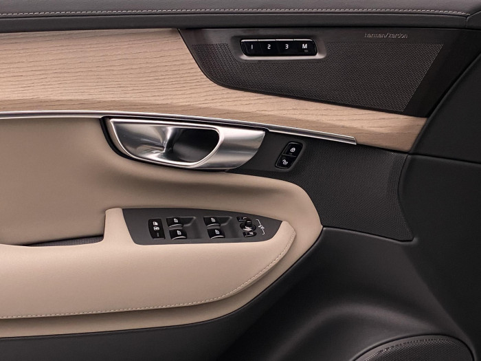 Volvo XC90 T8 AWD RECHARGE DARK ULTRA 7