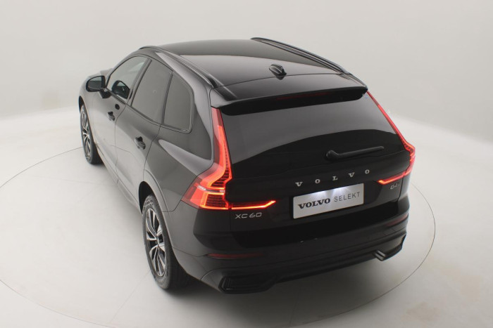 Volvo XC60 B4 AWD R-DESIGN AUT CZ