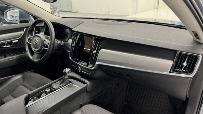 Volvo V90 D4 MOMENTUM AUT REZERVACE 2.0 d Momentum