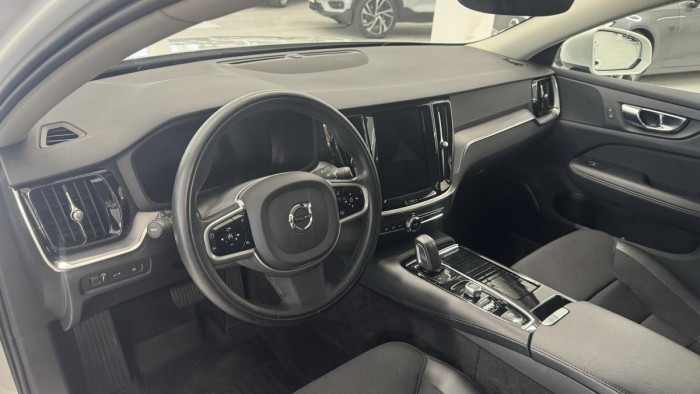 Volvo V60 T6 RECHARGE REZERVACE