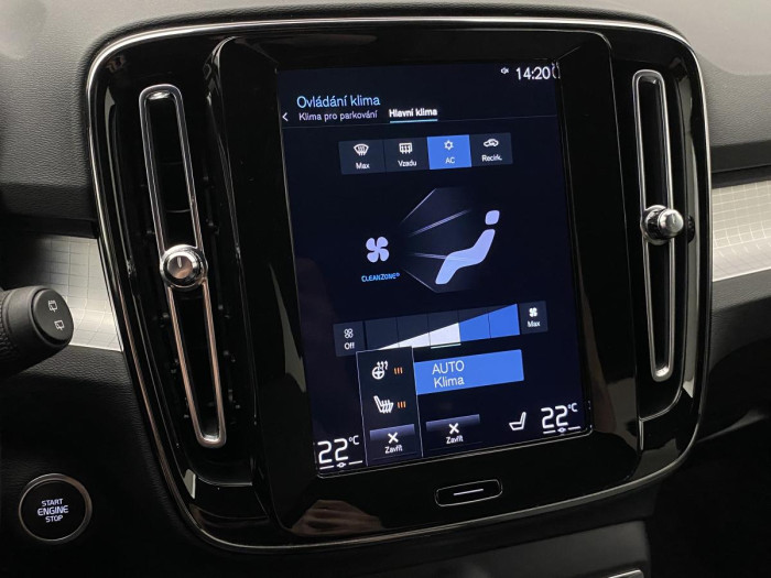 Volvo XC40 B4 MOMENTUM AUT REZERVACE 2.0 Momentum
