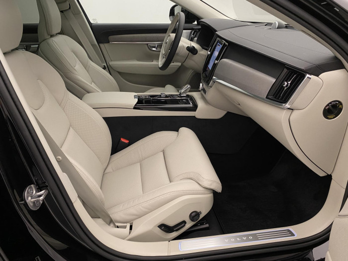 Volvo V90 T8 AWD Plug-in DARK ULTRA