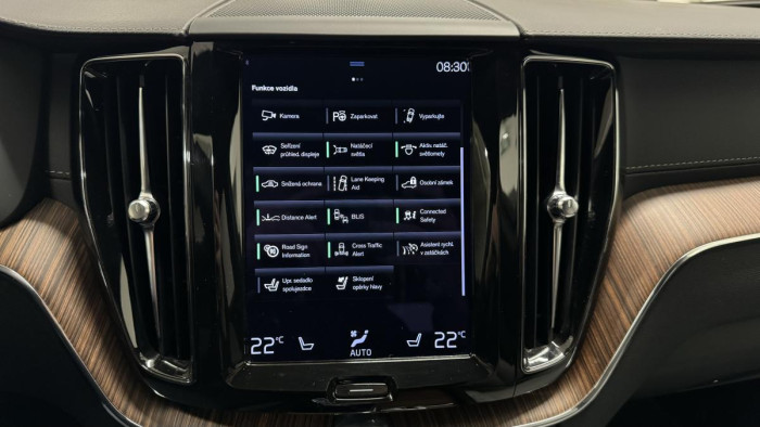 Volvo XC60 B6 AWD INSCRIPTION REZERVACE