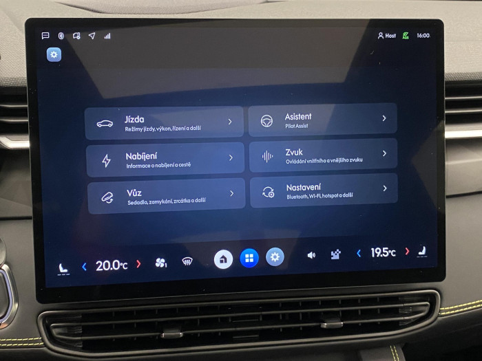 Lynk & Co 01 MORE PHEV