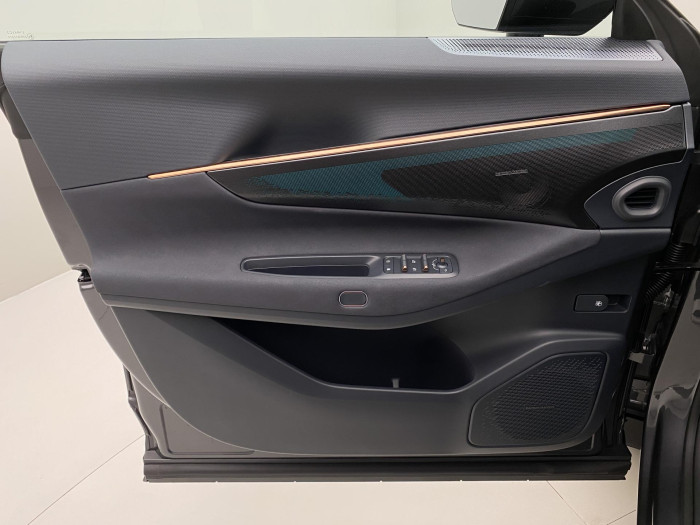 Lynk & Co 08 MORE PHEV