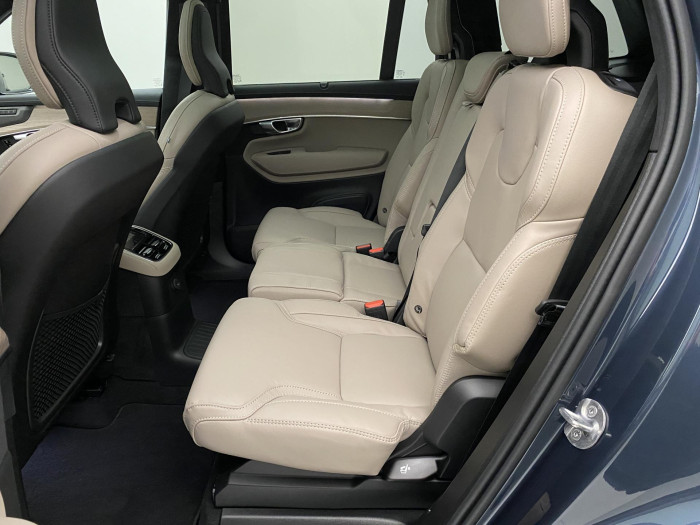 Volvo XC90 T8 AWD RECHARGE DARK ULTRA 7