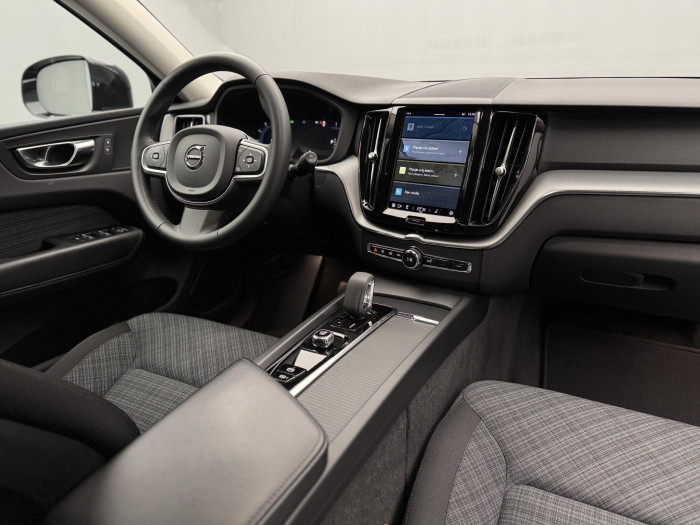 Volvo XC60 B4 AWD CORE CZ 1. maj