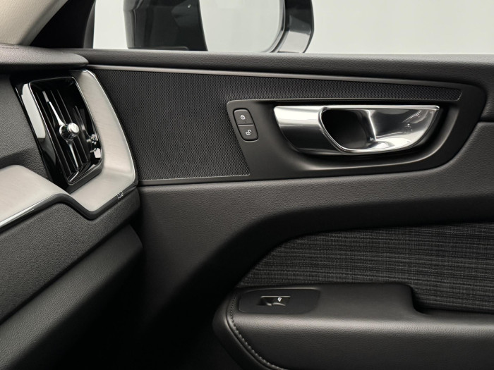 Volvo XC60 B4 AWD CORE CZ 1. maj