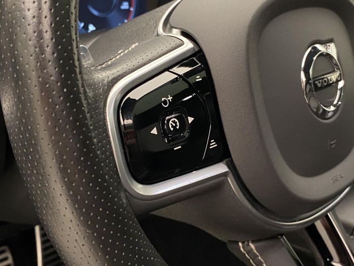 Volvo V90 D5 AWD R-DESIGN REZERVACE 2.0 d