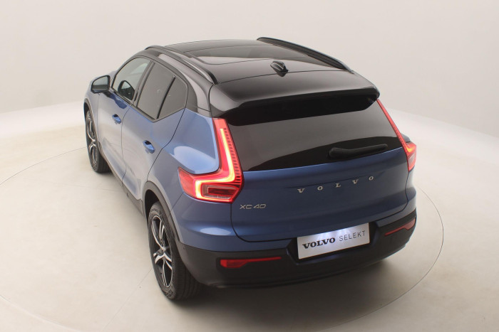 Volvo XC40 B4 AWD R-DESIGN AUT 1.maj