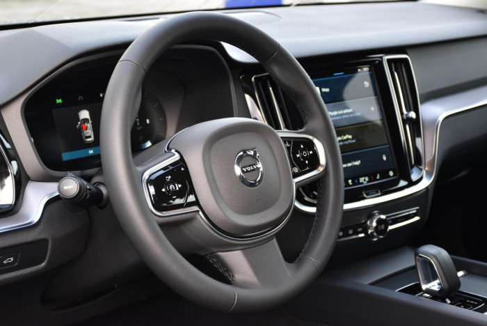 Volvo V60 CROSS COUNTRY B4 REZERVACE