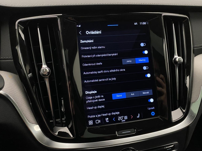 Volvo V60 B4 ULTIMATE DARK AUT REZERVACE