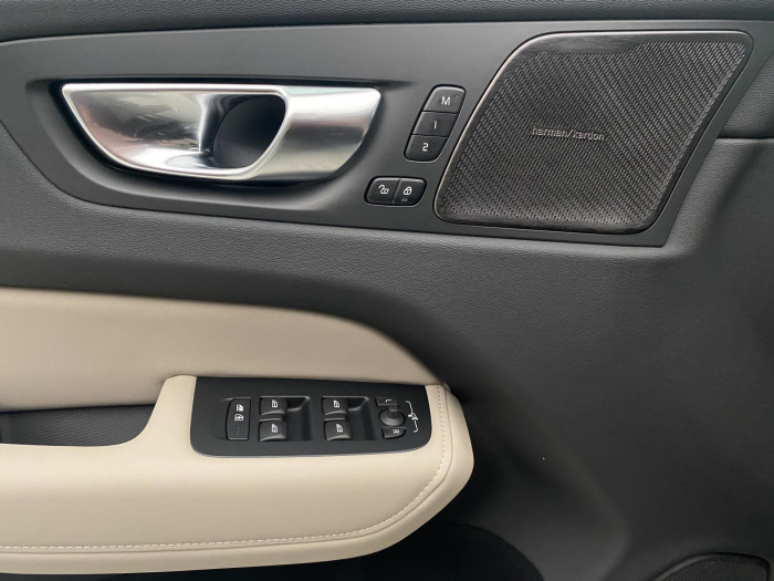 Volvo XC60 B5 AWD AUT DARK PLUS