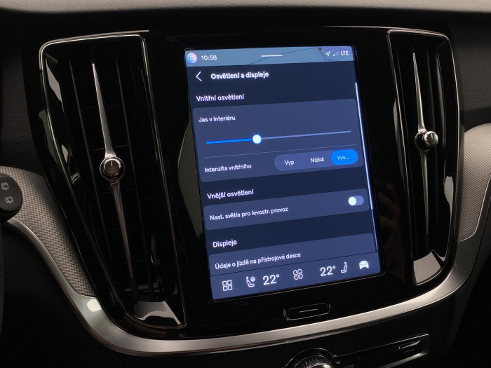 Volvo V60 B4 DARK PLUS AUT CZ