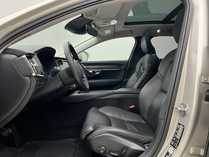 Volvo V90 CC D5 AWD PRO AUT CZ 2.0 d CC CC