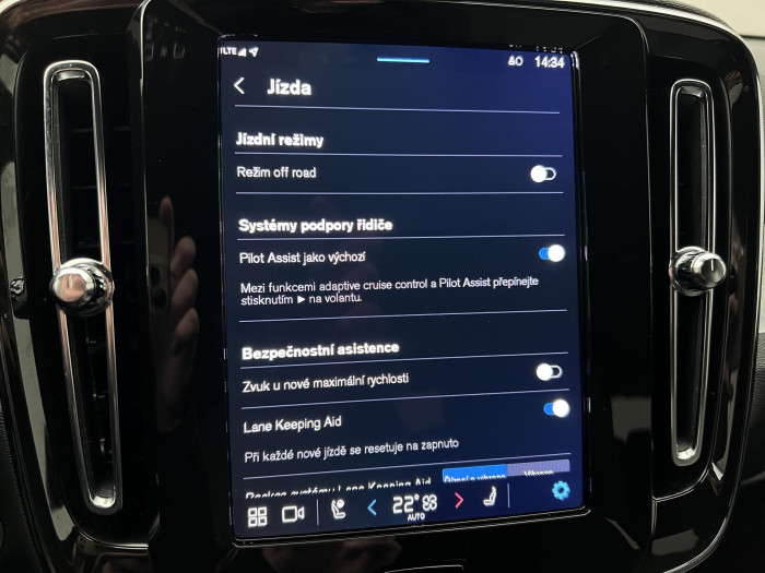 Volvo XC40 B3 PLUS DARK AUT CZ 1.maj.