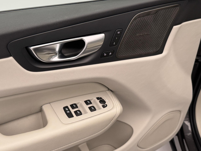 Volvo XC60 T6 AWD RECHARGE DARK 1.maj