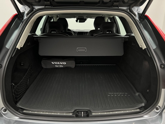 Volvo XC60 B4 AWD MOMENTUM AUT CZ 2.0 Momentum