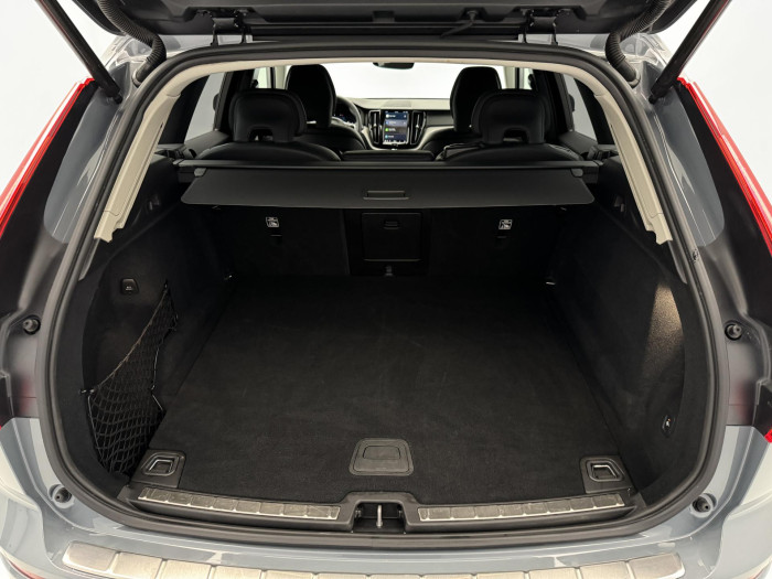 Volvo XC60 B4 AWD PLUS DARK AUT 1.maj