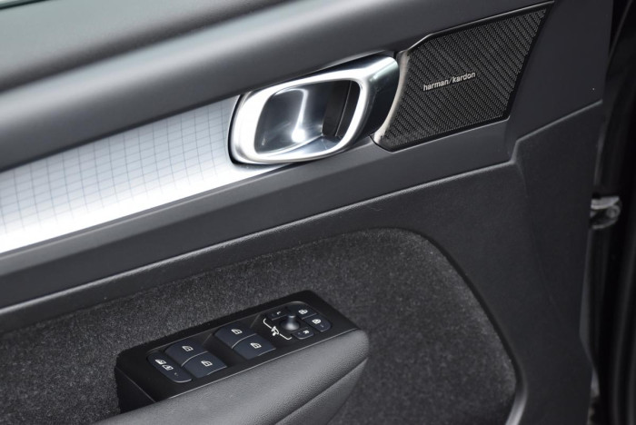 Volvo XC40 B4 AWD MOMENTUM REZERVACE 2.0 Momentum