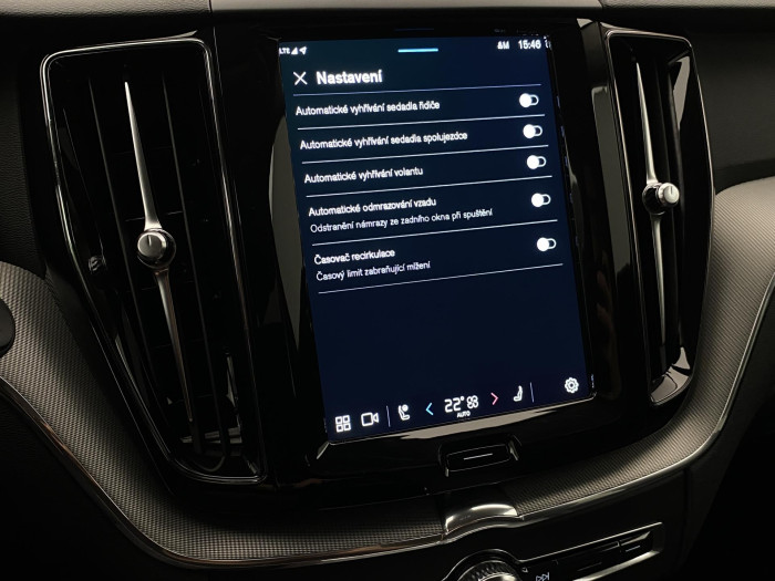 Volvo XC60 B4 AWD PLUS DARK AUT CZ