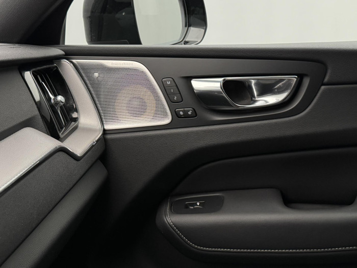 Volvo XC60 B5 AWD R-DESIGN AUT