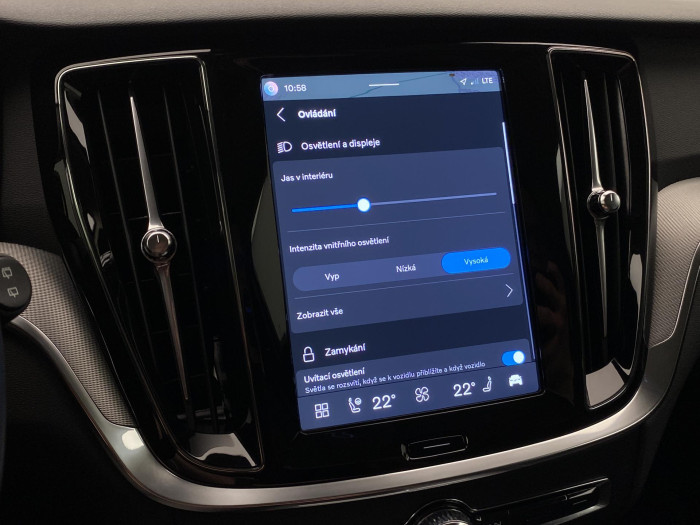 Volvo V60 B4 DARK PLUS AUT CZ