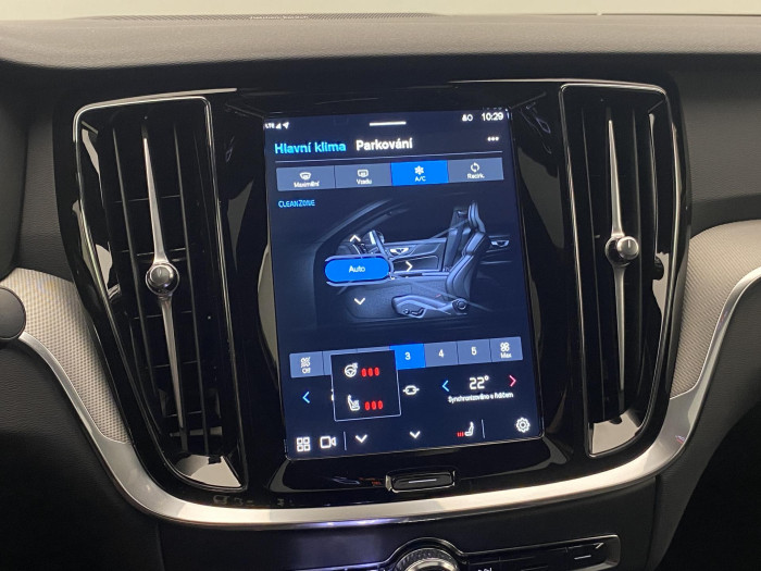 Volvo S60 T6 AWD PLUS DARK REZERVACE