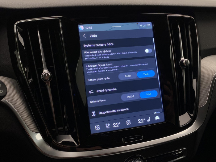 Volvo V60 B4 DARK PLUS AUT CZ