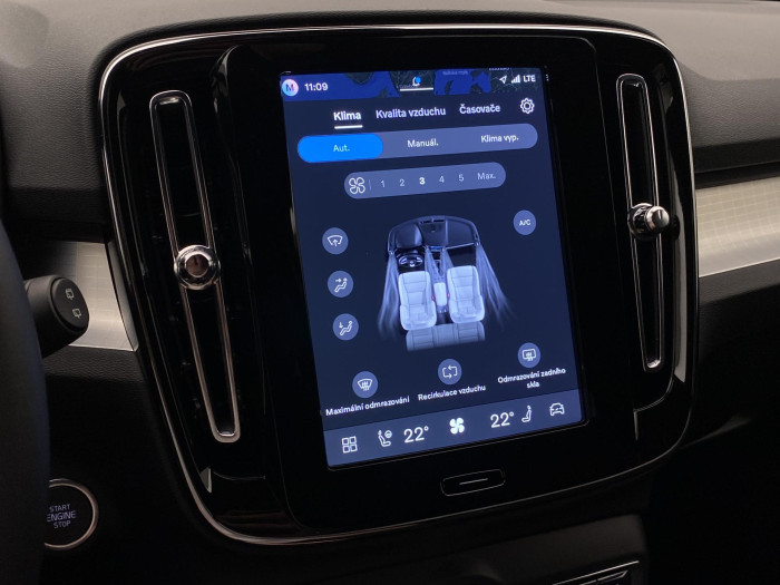 Volvo XC40 B3 DARK PLUS AUT CZ