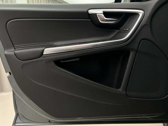 Volvo V60 CC D4 AWD SUMMUM AUT 2.4 d CC CC Summum