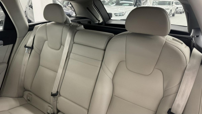 Volvo V90 D4 MOMENTUM AUT  REZERVACE 2.0 d Momentum