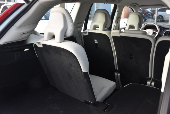 Volvo XC90 T8 AWD INSCRIPTION REZERVACE