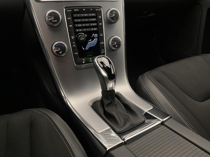 Volvo XC60 D4 AWD MOMENTUM REZERVACE 2.4 d Momentum