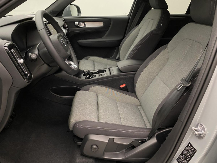 Volvo XC40 B4 PLUS AUT CZ 1.maj. 2.0 Plus