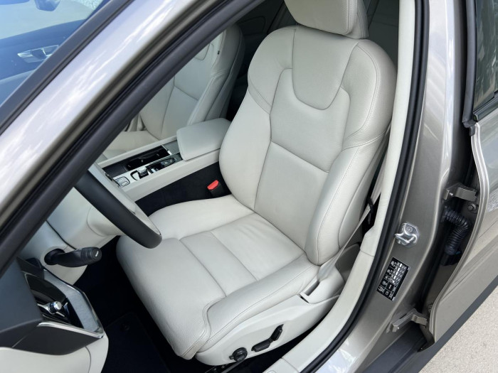 Volvo V60 CROSS COUNTRY B4 AWD Aut CZ