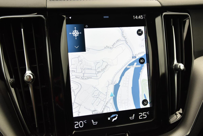 Volvo XC60 B5 AWD R-Design REZERVACE