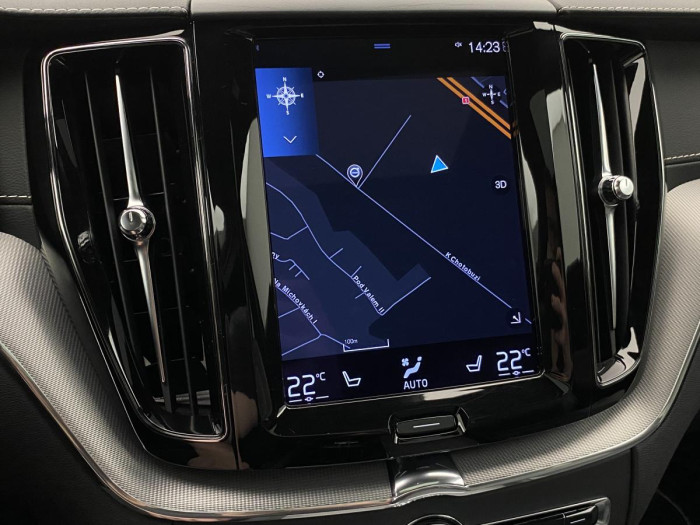 Volvo XC60 B5 AWD R-DESIGN AUT REZERVACE