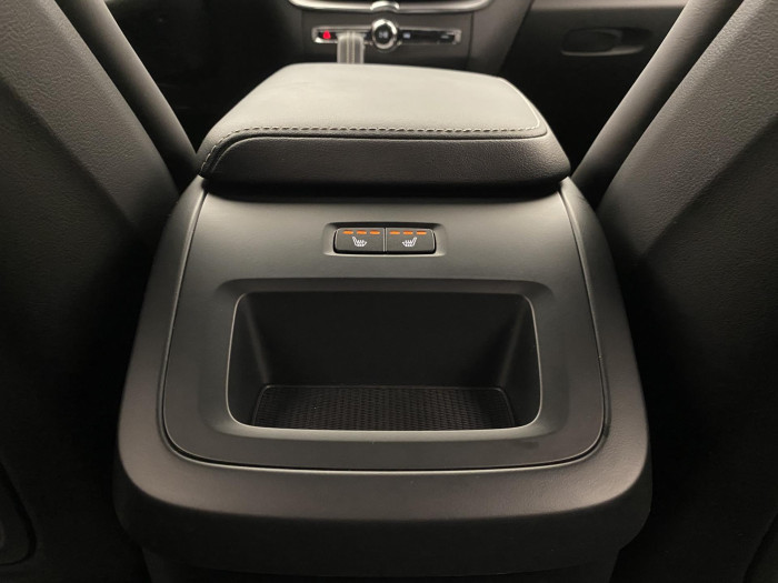 Volvo XC60 B5 AWD R-DESIGN AUT