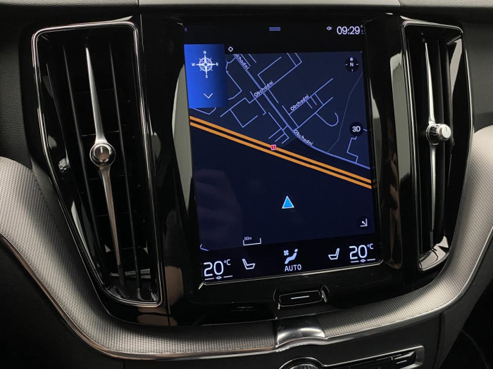 Volvo XC60 B5 AWD R-DESIGN REZERVACE