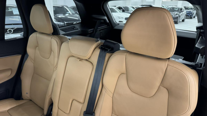 Volvo XC90 B5 AWD ULTIMATE REZERVACE